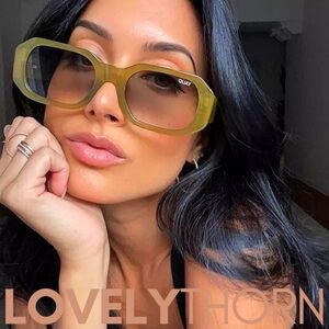 QUAY // ltd ed love island retro-chic 80's geo-injection green frames fade lens
